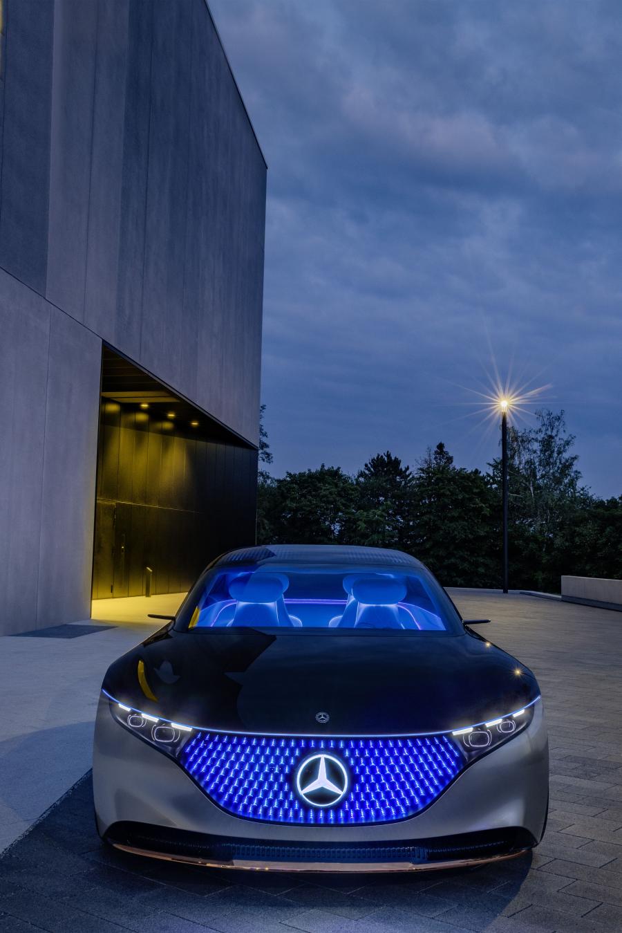  Mercedes-Benz Vision EQS 2019 года  (фото 28 из 54)